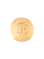 CHANEL Pre-Owned broche à logo CC - Or - thumbnail