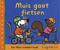 Muis gaat fietsen (Hardback)
