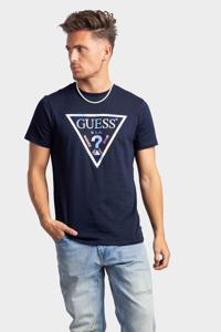 Guess SS BSC Iridescent Foil T-Shirt Heren Navy - Maat S - Kleur: Donkerblauw | Soccerfanshop