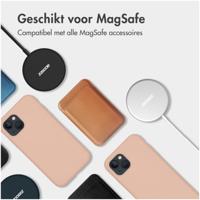Accezz Liquid Silicone Backcover met MagSafe voor Samsung Galaxy S25 Plus Telefoonhoesje Roze