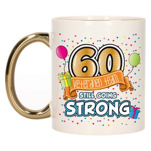 Verjaardag cadeau mok 60 jaar - goud - veteranen team - 300 ml - keramiek