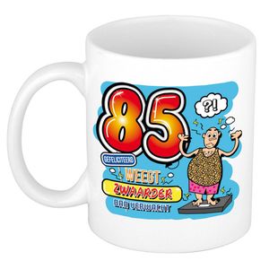 Bellatio Decorations cadeau mok - 85 weegt zwaarder dan verwacht - keramiek - 300 ml - feest mokken