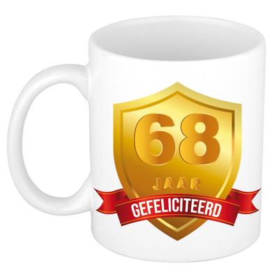Leeftijd cadeau koffiemok - 68 jaar - Gefeliciteerd - Gouden schild - jubileum - verjaardaardag