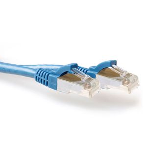 ACT Blauwe 15 meter LSZH SFTP CAT6A patchkabel snagless met RJ45 connectoren