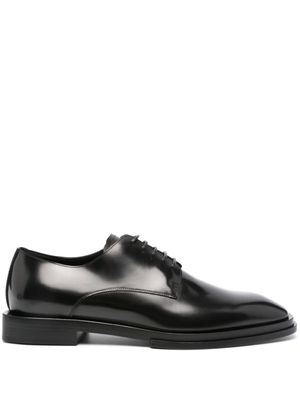 Alexander McQueen derbies en cuir à plaque logo - Noir