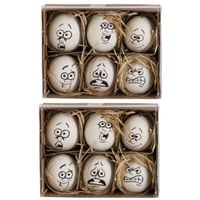 Set van 18x stuks kunststof paaseitjes wit met funny face 6 cm