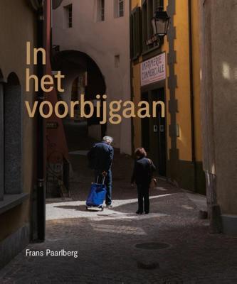 In het voorbijgaan (Hardback)
