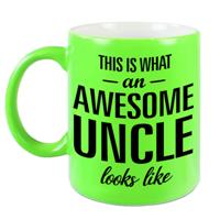 This is what an awesome uncle looks like cadeau - koffiemok - groen - verjaardag - familie