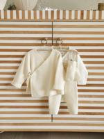 Babypakje 4-delige set in effen tricot vestje + broek + sloffen + body ecru