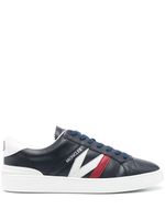 Moncler baskets à logo imprimé - Bleu