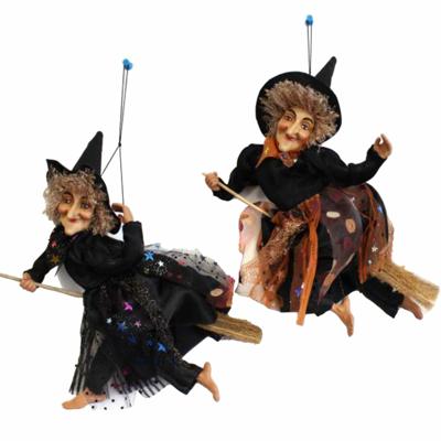Set van 2x Halloween decoratie heksen pop op bezem - 30 cm - zwart/bruin Set van 2x Halloween decoratie heksen pop op bezem - 30 cm - zwart/bruin