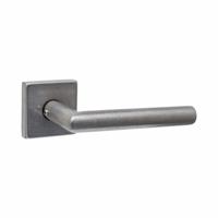 Intersteel deurkruk Jura met rozet massief verdekt 53x53x10mm met nokken - PVD RVS getrommeld