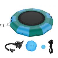 VEVOR opblaasbare watertrampoline met ladder, waterdicht, slijtvast, watertrampolines 3,66 m groot springoppervlak, springplatform waterpark zwembadtrampoline, blauw + groen 226 kg laadvermogen