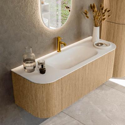 Mondiaz KURVE 130 cm Onderkast Greeploos 1 Lade Met Deuren Oak, Wastafel Solid Surface Midden Talc 1 Kraangat Zonder Spiegel (KRVBGS130L+R1L2D1KM-Oak/Tal)