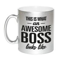 This is what an awesome boss looks like - tekst cadeau koffiemok - De Baas beker - 300 ml - zilver