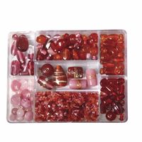 Roze/rode glazen kralen in opbergbox/sorteerbox 12 x 8 cm   -