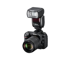 Nikon D7500 + AF-S DX NIKKOR 18-140 VR SLR camerakit 20,9 MP CMOS 5568 x 3712 Pixels Zwart