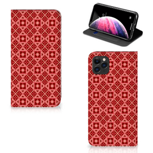 Apple iPhone 11 Pro Max Hoesje met Magneet Batik Rood