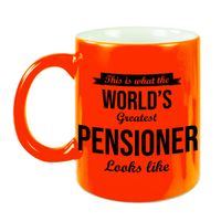 Cadeau mok / beker how the worlds greatest pensioner looks like - neon oranje - afscheid/ pensioen/ VUT   -