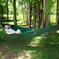 Draagbare Outdoor Camping volledige-automatische nylon parachute hangmat met klamboes grootte: 250 x 120cm (donkergroen)