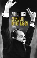 Zoeklicht op het gazon - Auke Hulst - ebook - thumbnail