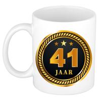 41 jaar thema koffiemok Medaille - jubileum - verjaardag - zwart met goud - Cadeau beker