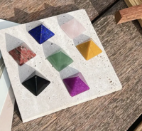 7 Chakra Pyramide - Overige Edelsteensoorten - Spiritueelboek.nl