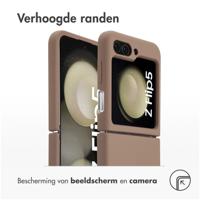 AccezzLiquid Silicone Backcover met MagSafe voor Samsung Galaxy Z Flip 5 Telefoonhoesje Bruin