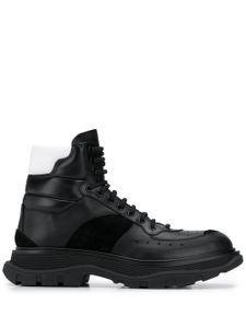 Alexander McQueen bottines motantes à lacets - Noir