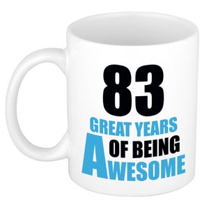 83 great years of being awesome cadeau mok / beker wit en blauw