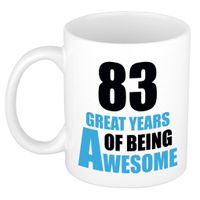 83 great years of being awesome cadeau mok / beker wit en blauw - thumbnail