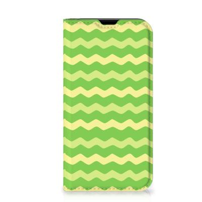 iPhone 13 Mini | Hoesje met Magneet | Waves Green