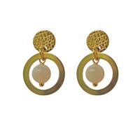 Flow Jewels Hang Oorbellen Fien Beige Steentje Goud Flow Jewels Hang Oorbellen Fien Beige Steentje Goud