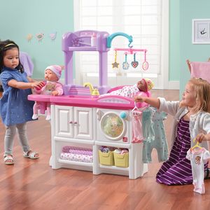 Step2 Love & Care Deluxe Nursery Kinderkamer voor poppen Met wieg, kinderzitje, wasmachine & accessoires (excl. Pop)