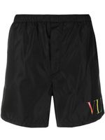Valentino Garavani short de bain à imprimé VLTN - Noir