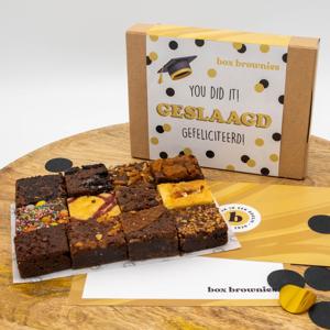Geslaagd Mini's Box - 12 Brownies Per Post - Brievenbus Pakket - 12 smaken - Eind Examen Cadeau - Geslaagd Cadeau - Cadeau Voor Geslaagde - Slagen