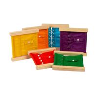 Bigjigs houten sluitingen- en knopenframes, 6dlg. Bigjigs houten sluitingen- en knopenframes, 6dlg.