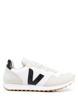 VEJA baskets à patch logo - Tons neutres