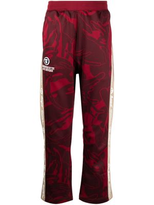 AAPE BY *A BATHING APE® pantalon à imprimé graphique - Rouge