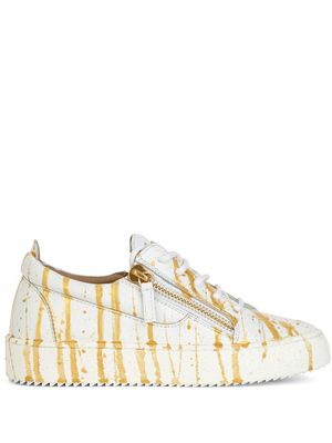 Giuseppe Zanotti baskets en cuir à effet tâches de peinture - Blanc