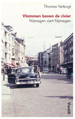Vlammen boven de rivier (Paperback)