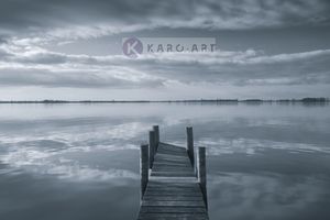 Karo-art Afbeelding op acrylglas - Reflectie in de ochtend, steiger