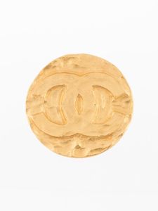 CHANEL Pre-Owned broche à logo CC - Or