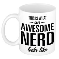 Awesome nerd / slimmerik cadeau mok / beker 300 ml