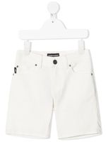 Emporio Armani Kids short en jean à plaque logo - Blanc