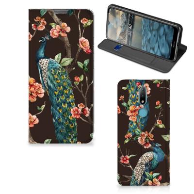 Nokia 2.4 | Hoesje maken | Pauw met Bloemen