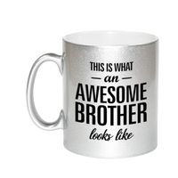 Awesome brother cadeau mok / beker voor broer zilver 330 ml - thumbnail