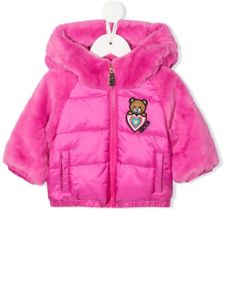 Moschino Kids doudoune à capuche en fourrure artificielle - Rose