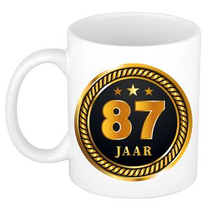 87 jaar jubileum/ verjaardag cadeau beker met zwart/ gouden medaille - feest mokken