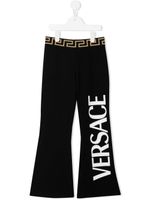 Versace Kids pantalon évasé en coton à logo imprimé - Noir